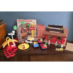 Vintage 1974 Playskool McDonalds Restaurant Familiar Places Play set Train Track